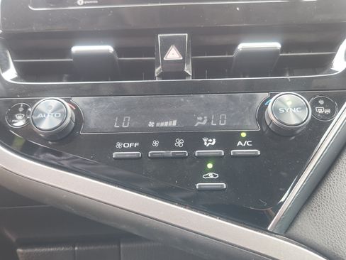 Used 2023 Toyota Camry SE FWD image 13