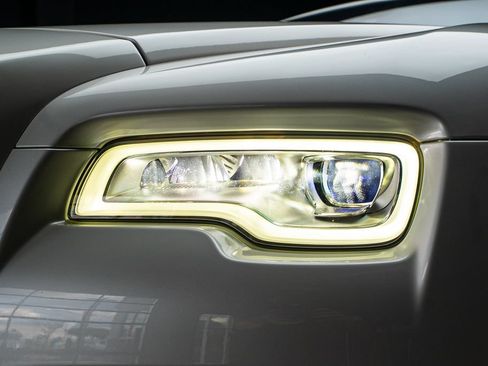 Used 2016 Rolls-Royce Dawn RWD image 4