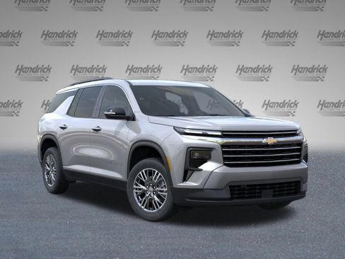 New 2026 Chevrolet Traverse LT FWD image 2