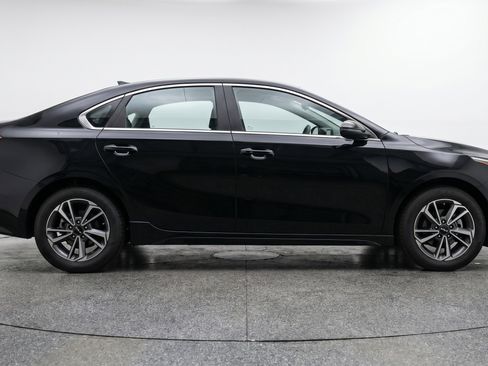 Used 2024 Kia Forte LXS w/ LXS Technology Package image 11