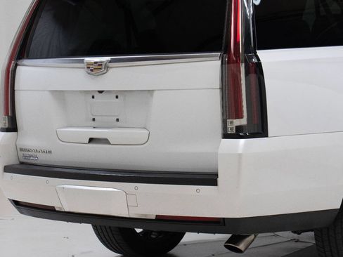 Used 2016 Cadillac Escalade ESV Premium AWD/4WD image 14