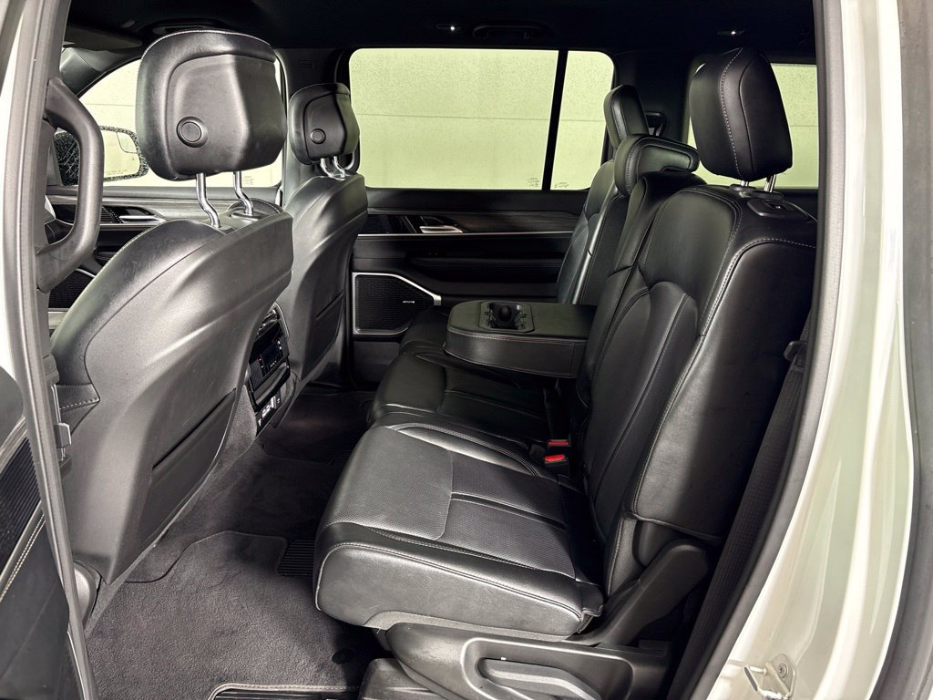 Used 2024 Jeep Wagoneer L Series II RWD image 28
