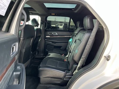 Used 2017 Ford Explorer Platinum image 27