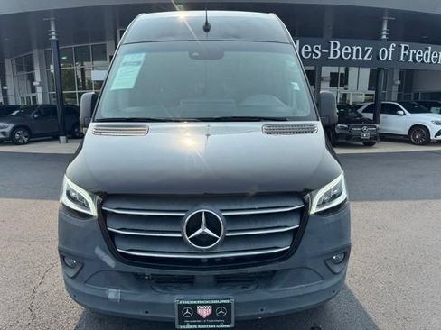 Used 2023 Mercedes-Benz Sprinter 2500 image 2