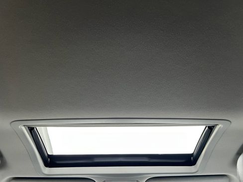 Used 2013 Toyota Sienna SE image 25