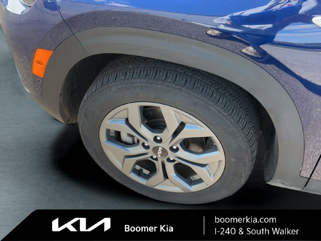 Certified 2025 Kia Seltos LX AWD/4WD image 9