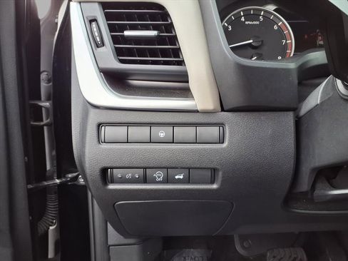 Used 2024 Nissan Rogue SV image 13