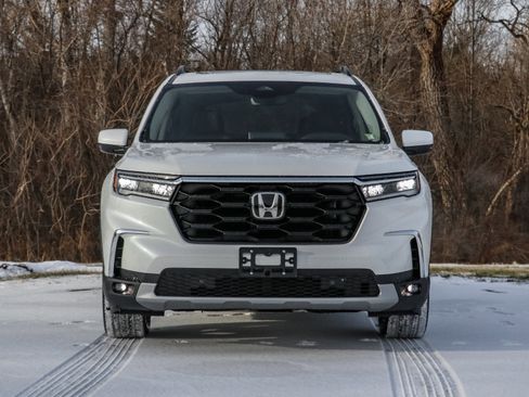 New 2025 Honda Pilot Touring image 6