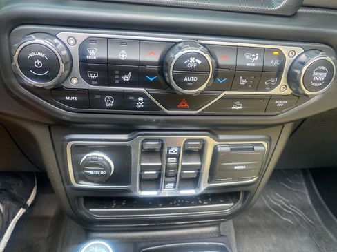 Used 2022 Jeep Wrangler Unlimited Sport w/ Sun And Sound Package AWD/4WD image 21