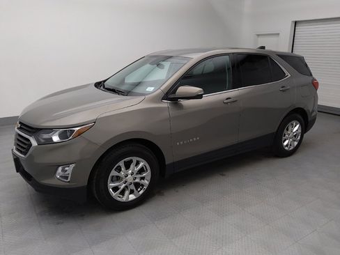 Used 2019 Chevrolet Equinox LT image 2