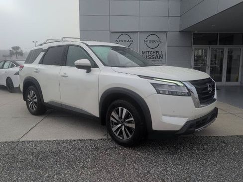 Certified 2024 Nissan Pathfinder SL FWD image 1