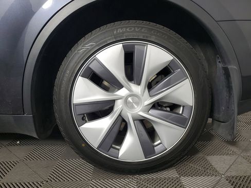 Used 2024 Tesla Model Y Long Range image 30