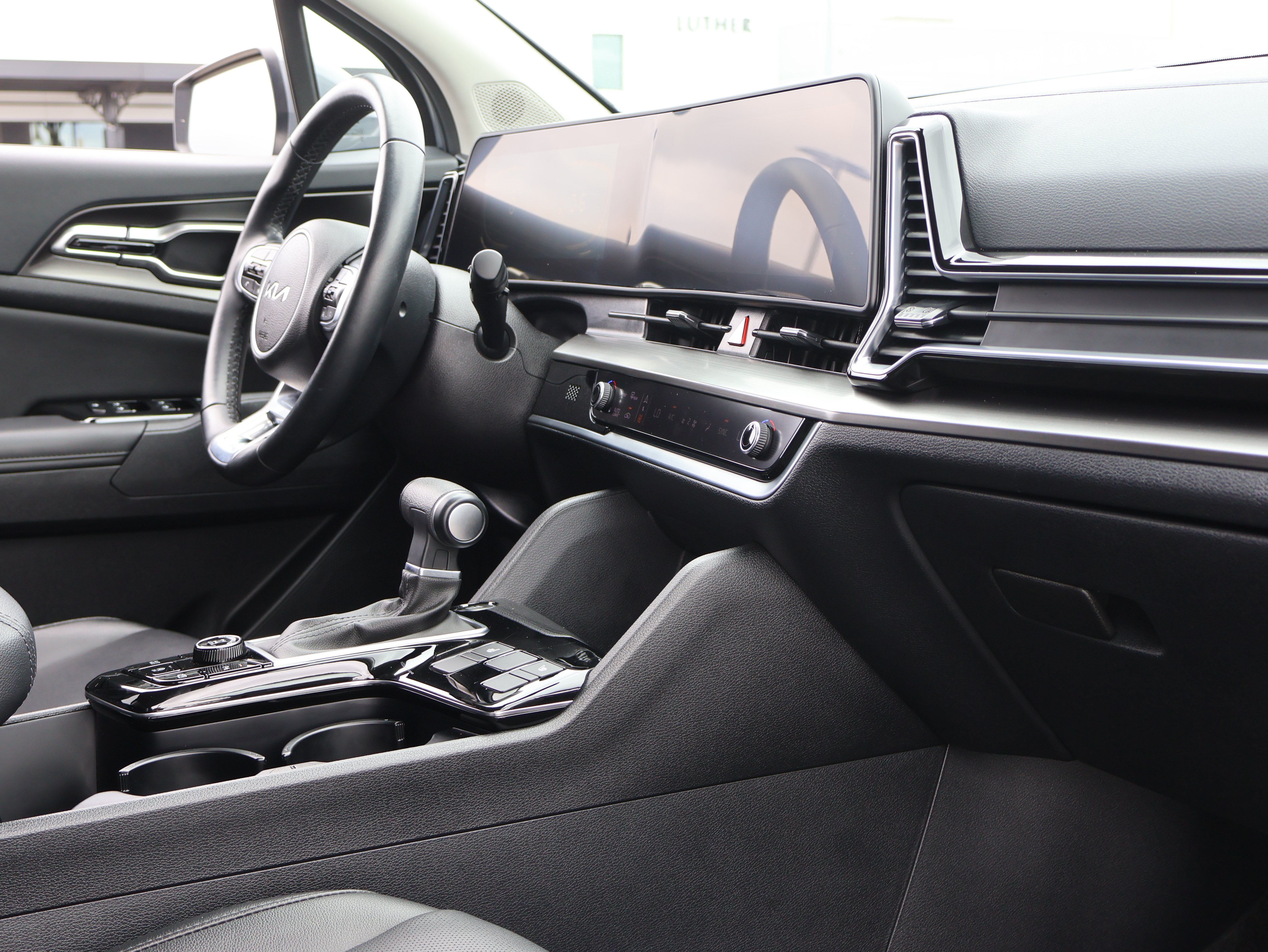 Used 2025 Kia Sportage EX AWD/4WD image 9