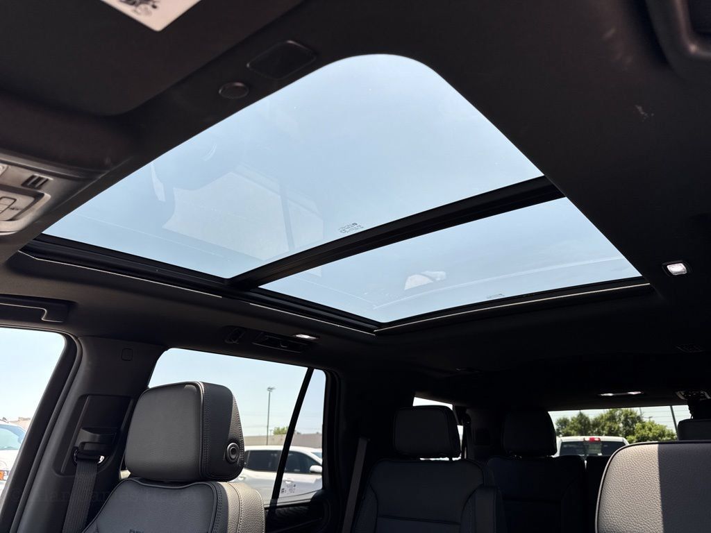 Used 2022 GMC Yukon Denali RWD image 35