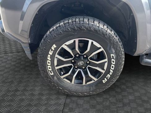 Used 2022 Toyota Tacoma TRD Sport AWD/4WD image 14