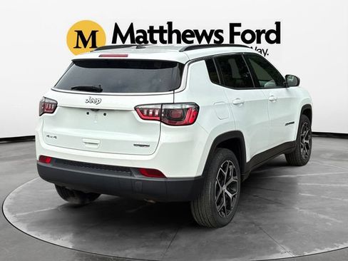 Used 2024 Jeep Compass Latitude AWD/4WD image 5
