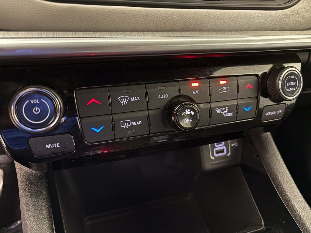 Used 2025 Jeep Compass Limited AWD/4WD image 25