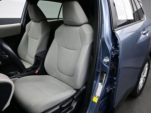 Used 2022 Toyota Corolla Cross LE FWD image 11