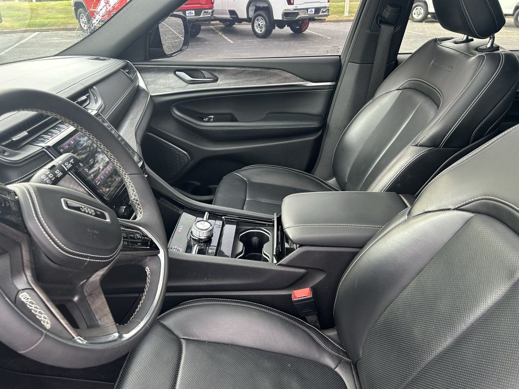 Used 2023 Jeep Grand Cherokee L Overland AWD/4WD image 9