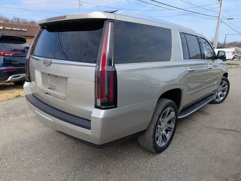 Used 2016 Cadillac Escalade ESV Luxury image 6