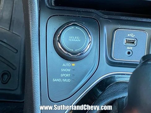 Used 2019 Jeep Cherokee Limited w/ Technology Group AWD/4WD image 29