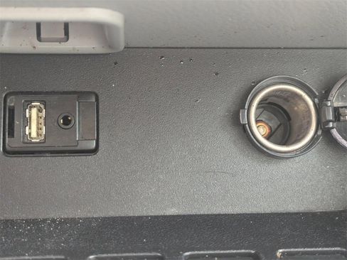 Used 2015 Toyota Highlander LE image 22