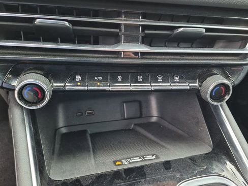 Certified 2025 Chevrolet Traverse LT image 18