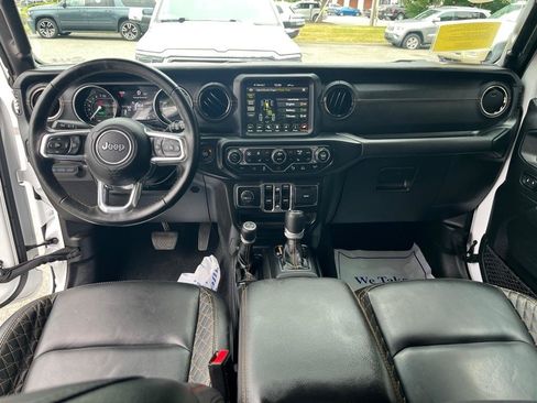 Used 2022 Jeep Wrangler Unlimited Sahara AWD/4WD image 27