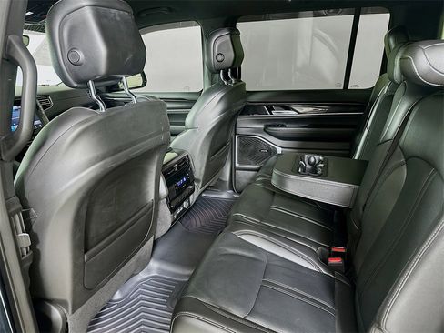 Used 2023 Jeep Wagoneer 2WD image 18