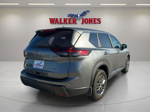 Used 2024 Nissan Rogue S image 3