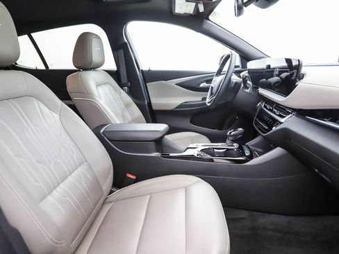 Used 2025 Buick Envista Avenir image 29