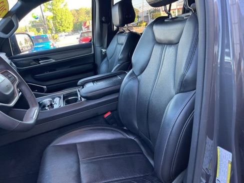 Used 2024 Jeep Wagoneer L Series II w/ Flexible Seating Group AWD/4WD image 8