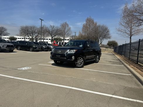 Used 2014 Lexus LX 570 4WD image 3