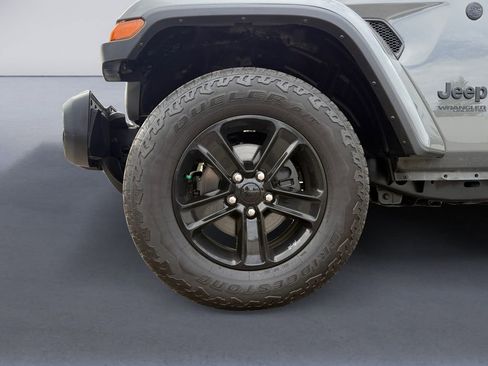 Used 2021 Jeep Wrangler Unlimited Sahara image 9