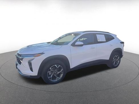 Used 2025 Chevrolet Trax LT image 7