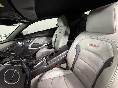 Used 2018 Chevrolet Camaro SS RWD image 29