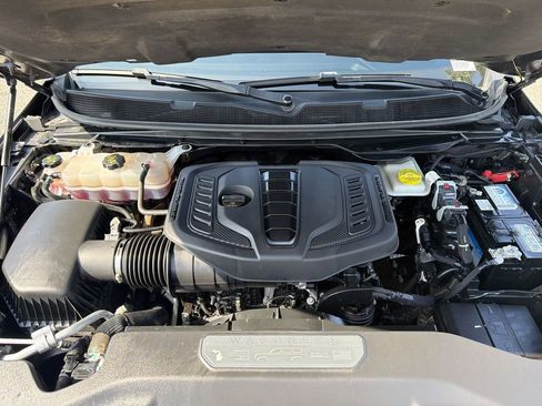 Used 2024 Jeep Wagoneer L 2WD w/ Premium Group I image 18