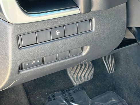 Used 2023 Nissan Rogue SV image 13