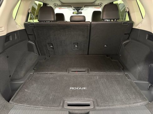 Used 2024 Nissan Rogue Platinum FWD image 9