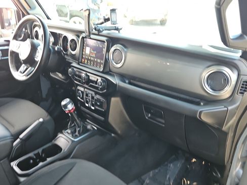 Used 2022 Jeep Wrangler Unlimited Sahara w/ LED Lighting Group AWD/4WD image 27
