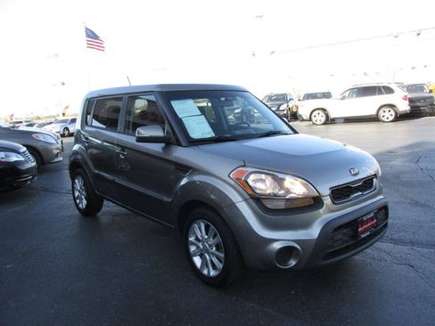 Used 2013 Kia Soul + w/ Audio Pkg FWD image 3
