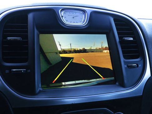 Used 2017 Chrysler 300 C image 17