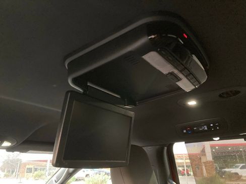 Used 2019 Chrysler Pacifica Touring Plus w/ Advanced Safetytec Group image 12