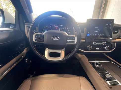 Used 2024 Ford Expedition Limited image 5