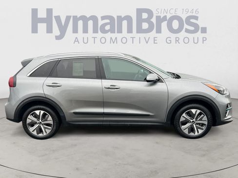 Certified 2022 Kia Niro EX FWD image 2