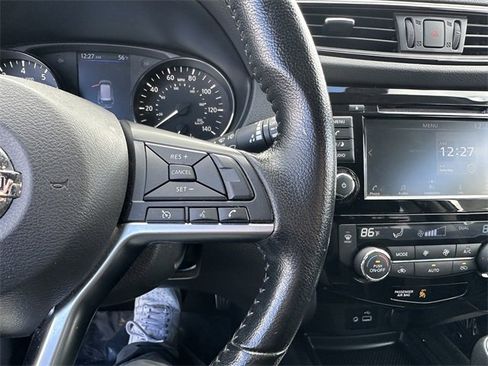 Used 2020 Nissan Rogue SV image 28