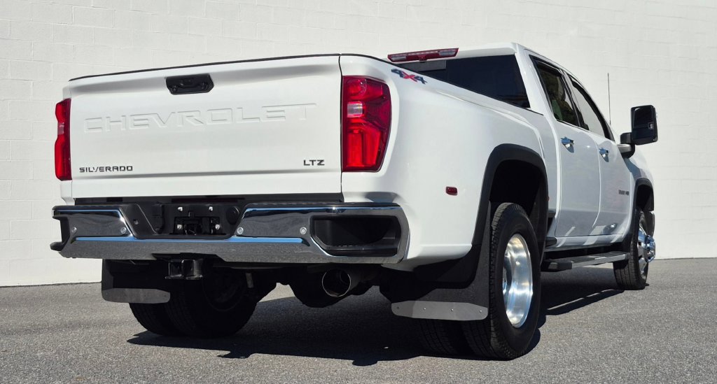 Used 2025 Chevrolet Silverado 3500 LTZ w/ LTZ Plus Package AWD/4WD image 19
