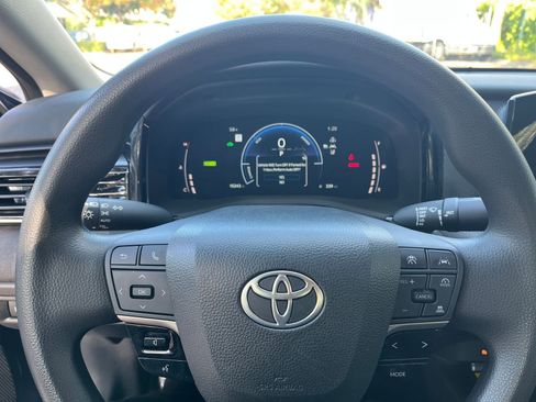 Used 2025 Toyota Camry LE image 27