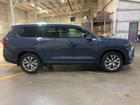 Used 2024 Toyota Grand Highlander Limited image 9