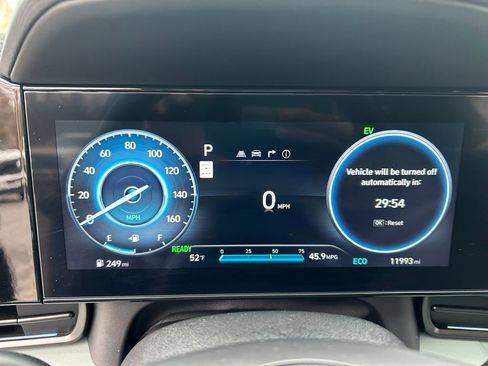 Certified 2025 Hyundai Elantra Limited image 19